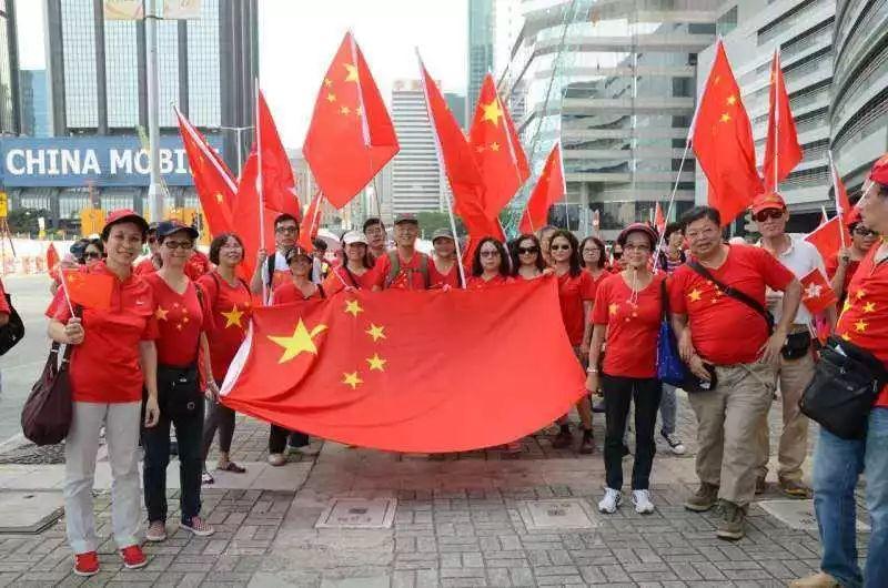 苏菲亚和安伯的休闲装